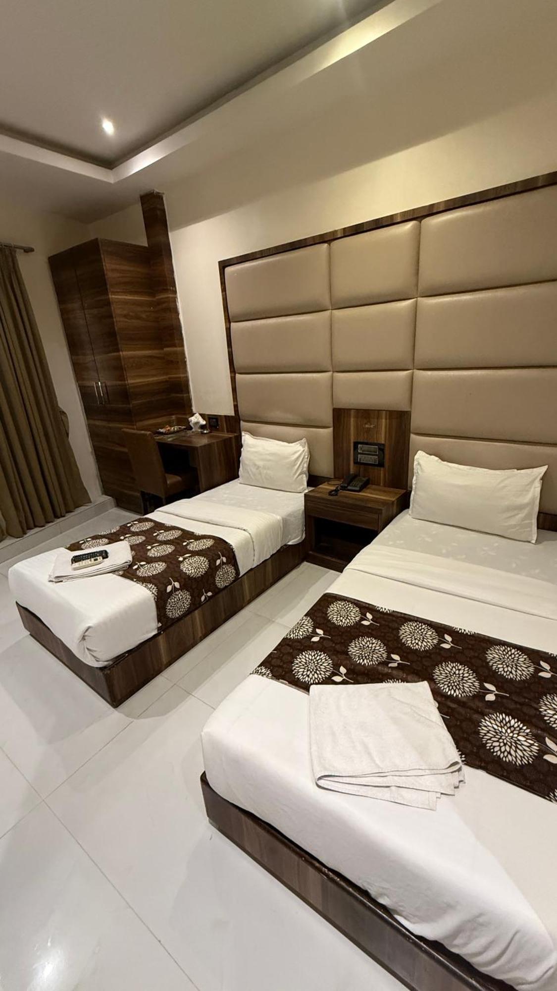 M E R I T O N Hotel T-2 Mumbai Exterior photo