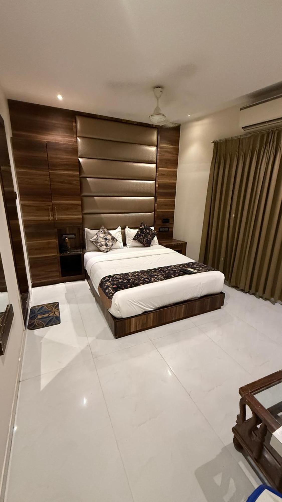 M E R I T O N Hotel T-2 Mumbai Exterior photo