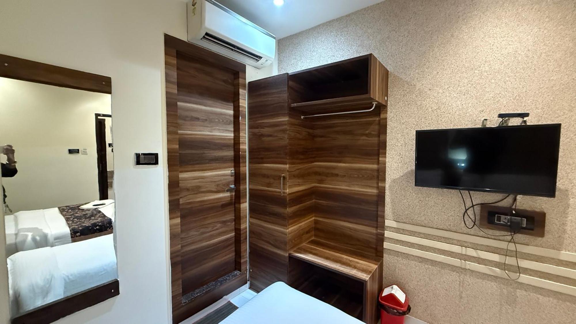 M E R I T O N Hotel T-2 Mumbai Exterior photo